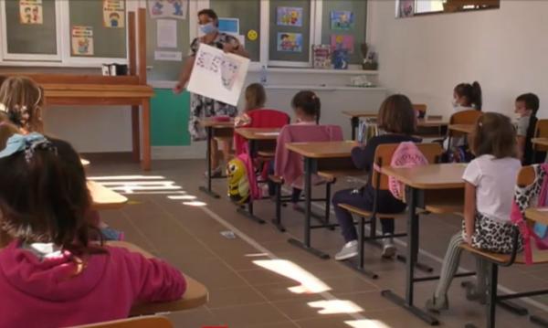 Părinții ezită să-și înscrie copiii la clasa pregătitoare, speriați de gândul că școala ar putea fi online la toamnă