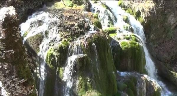 Cascada Bigăr, un magnet pentru turiști. Tot mai mulţi străini vin să admire minunea naturală