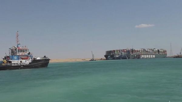 Firma olandeză care se ocupă cu lărgirea plajelor din Constanța a ajutat la deblocarea navei Ever Given. Factura crizei din Suez