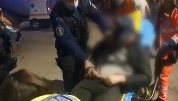 Protestatar din Botoșani, luat cu ambulanţa aproape în comă alcoolică