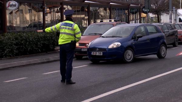 Prima zi de vineri în care se aplică restricțiile de weekend. Magazinele se închid la ora 18.00 și circulație cu adeverință după 20.00