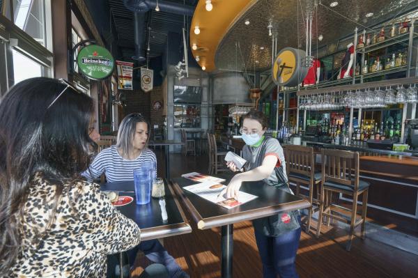 Speranţe noi pentru industria HoReCa: Test înainte de intrarea în restaurant