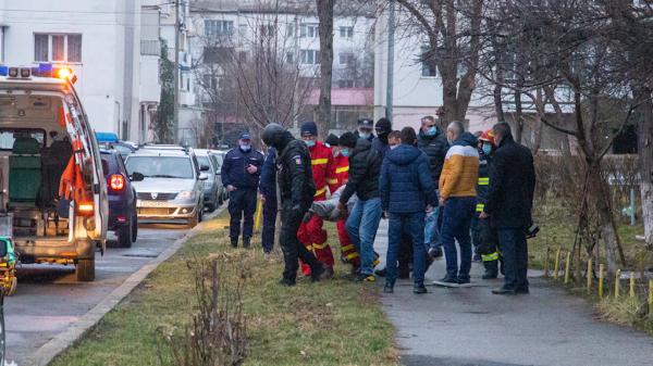 EXCLUSIV. Harababura polițiștilor la luarea de ostatici din Onești. Victimă înjunghiată de Moroșan și împușcată de agenți