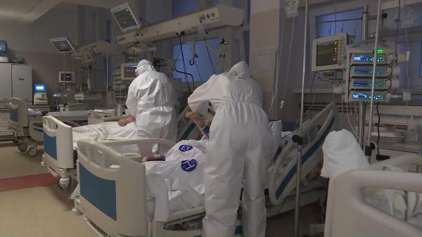 Pacienți cu forme grave de COVID, refuzați la internare în București. O femeie susține că mama ei, cu hipoxie, a fost trimisă acasă: "M-am panicat"