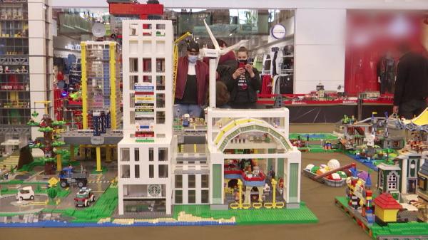 Expoziţie inedită de construcţii LEGO. În weekend, timişorenii au călătorit, în lumea oraşelor în miniatură