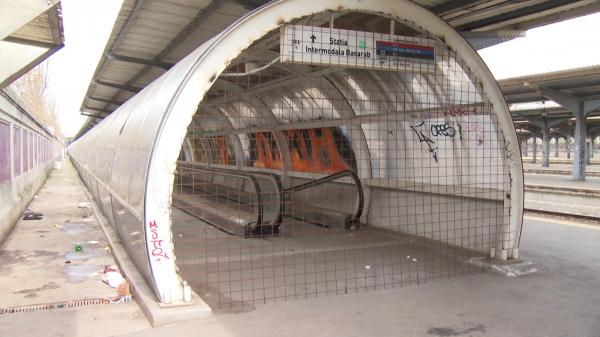 Esplanadă în faţa Gării de Nord, ultima idee a autorităţilor, în timp ce călătorii încă se confruntă cu mizeria din trenuri şi sălile de aşteptare