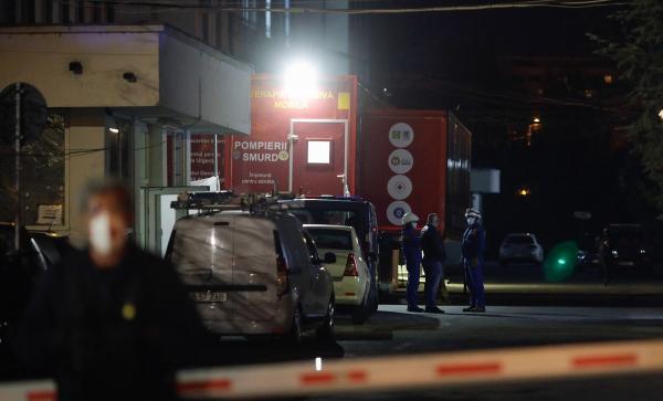 Filmul tragediei de la Victor Babeş. Pentru cei opt pacienţi Covid din unitatea mobilă ATI coşmarul a început după ora 17.00