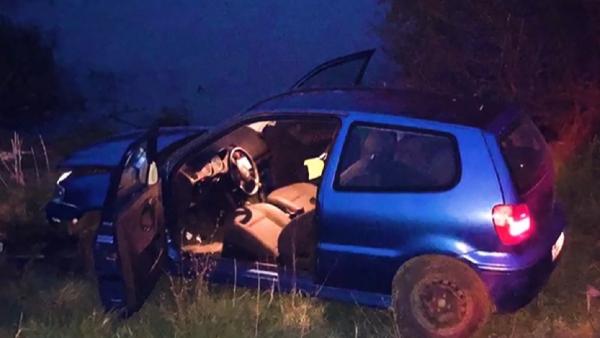 Un tânăr fără permis a gonit zeci de kilometri cu poliţia pe urme. Șoferul și pasagerul au sărit apoi în Bega ca să scape de agenţi