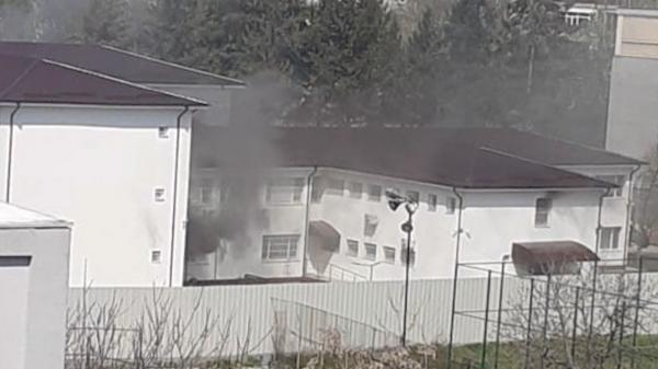Incendiu la Secția de Psihiatrie a Spitalului Județean Slatina: 36 de pacienţi au fost evacuaţi. De la ce ar fi pornit focul