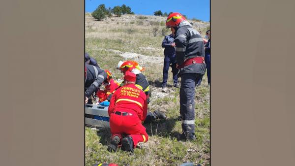 Bărbat căzut cu parapanta, în stare gravă la spital. Omul a ajuns pe masa de operaţie, având traumatisme severe la ambele picioare