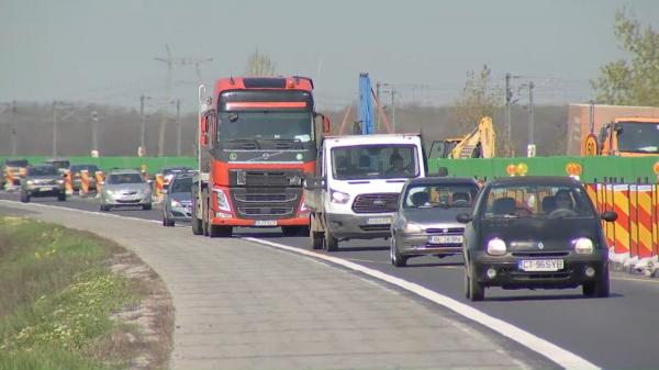 Experiment Observator: cât durează şi cum arată drumul spre mare cu maşina şi cu trenul