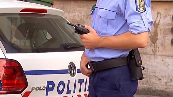 Poliţistul care a mers să se penseze în timpul serviciului ''se afla într-o misiune secretă''. Omul a ratat două intervenţii în acel timp