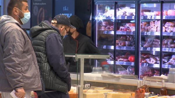 Românii dispuşi să cheltuie şi 1.000 de lei pentru masa de Paşte. Unii au preferat relaxarea de sărbători şi şi-au comandat meniul online