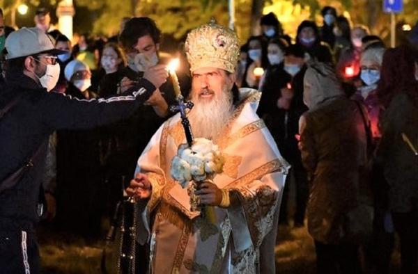 Zeci de mii de credincioşi sunt aşteptaţi la Constanţa, de Înviere, iar împărtăşania va fi făcută cu aceeaşi linguriţă. ÎPS Teodosie: "Rânduielile bisericii nu se schimbă niciodată"