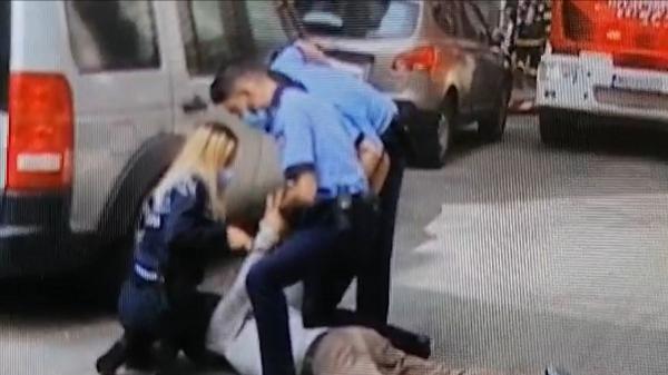 Mai mulţi locatari au sărit să-şi bată vecinii neglijenţi, la incendiul puternic din Bucureşti: "Am venit acasă cu 200 la oră"