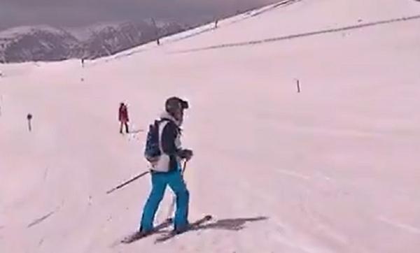 Iubitorii sporturilor de iarnă au ales să petreacă Paştele pe pârtie. Relaxarea în această minivacanţă nu a fost deloc ieftină