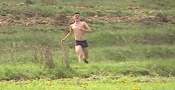 Localnicii dintr-un sat din Mureș au fugărit pogăniciul. Obiceiul străvechi se mai păstrează doar aici