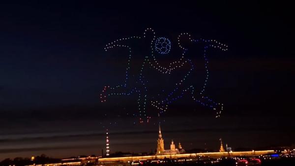 Spectacol uimitor cu drone şi artificii cu ocazia aniversării oraşului Sankt Petersburg