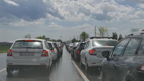 Sărbătorile relaxante încheiate cu nervi, în trafic. Sensul către litoral închis temporar, ca să se poată circula pe două benzi către București