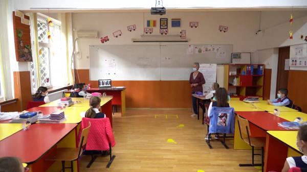 600.000 de copii din România, fără acces la educaţie în pandemie. Soluţii pentru recuperarea materiei