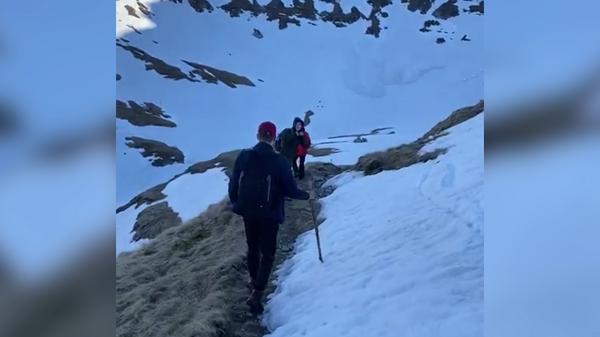 Turişti epuizaţi, salvaţi în ultimul moment de pe un traseu din Masivul Bucegi