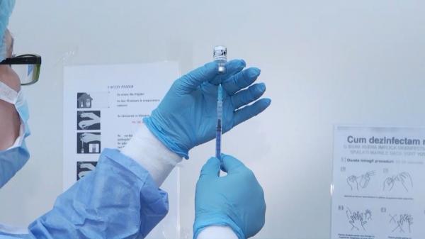 Campania de vaccinare împotriva coronavirusului la medicii de familie înaintează cu viteza melcului: "Au fost disfuncţionalităţi în ceea ce priveşte asigurarea de materiale sanitare"