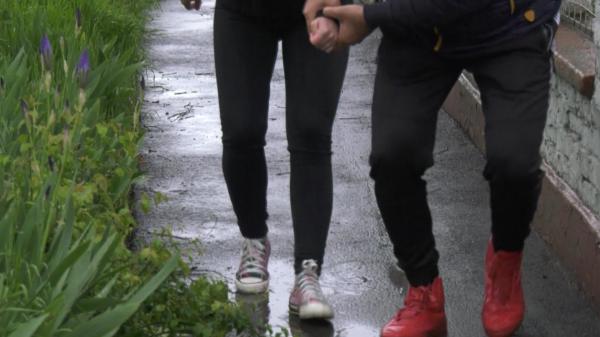 O fetiță de 12 ani din Oradea a fost răpită în miezul zilei din parc, de un bărbat necunoscut care a agresat-o. Copila a scăpat singură