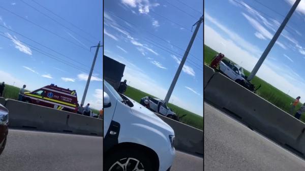 Maşină scăpată de sub control, pe centura de Est a Ploieştiului. Doi morți și doi răniți după ce autoturismul a lovit un stâlp electric