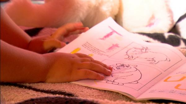 Un băieţel de 3 ani a murit în chinuri groaznice, în Buzău. Mama l-ar fi lovit până l-a lăsat fără suflare