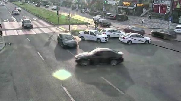 Trei răniţi, în urma unui accident spectaculos produs în centrul municipiului Galaţi