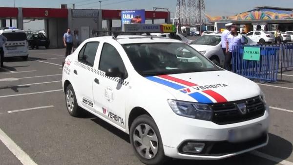 Coadă la un centru de vaccinare din Oradea, după ce oamenilor li s-au promis vouchere de cumpărături