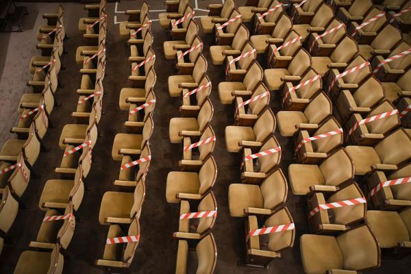 Spectatorii de la evenimentele artistice-pilot din București, verificați dacă s-au vaccinat cu ambele doze