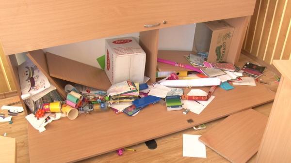 Incident grav într-o şcoală din Bucureşti: Un copil de opt ani a ajuns la spital, după ce un dulap a căzut pe el. Ministrul Educaţiei anunţă o anchetă