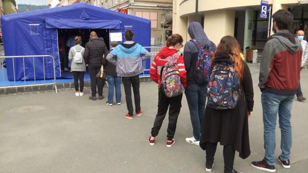 Maratonul imunizării: Mai mulţi turişti români şi străini s-au vaccinat în centrul oraşului Braşov