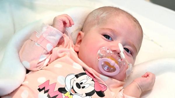 Povestea bebelușului din Spania care a avut nevoie de 2 miracole pentru a trăi. Chirurg: "Este primul caz din lume"