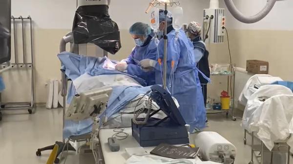 Intervenție medicală în premieră la Galați. Doi bătrâni cu probleme cardiace severe au primit o nouă șansă la viață