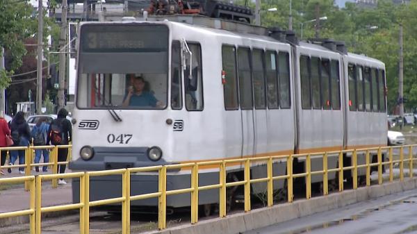 Noile tramvaie promise pentru Capitală au deja o hibă: sunt mai lungi ca refugiile. Cât costă remedierea problemei