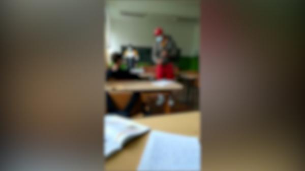 Drama unui elev din Sibiu. Un băiat de 14 ani este bătut şi umilit de către un coleg de clasă