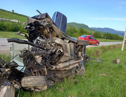 Adolescent fără permis, accident cumplit în Bistriţa. Băiatul de 18 ani şi-a băgat tatăl în spital