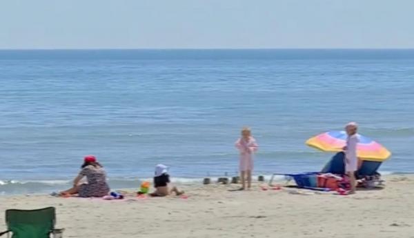 Primele zile cu temperaturi de vară i-au convins pe turişti să petreacă weekendul pe litoral