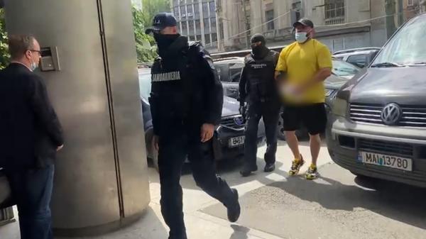 Ce au găsit anchetatorii în casele interlopilor din clanul Cămătarilor în timpul percheziţiilor. 10 dintre ei au fost reţinuţi