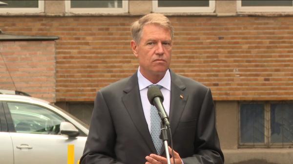 Iohannis, prima apariție publică fără mască, la spitalul „Bagdasar-Arseni”: Știu că ați lucrat până la epuizare. Sunteți eroii noștri