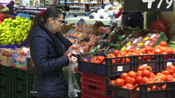 Românii, dependenţi de alimentele importate, în timp ce ţara produce din ce în ce mai puţin: "Suntem la nivelul anului 2010"
