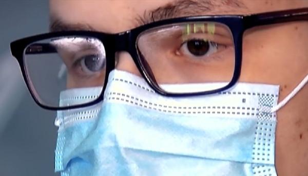 Apor a fost descoperit cu cancer şi are nevoie de ajutor: "Dorinţa mea cea mai mare este să pot să folosesc mâna"