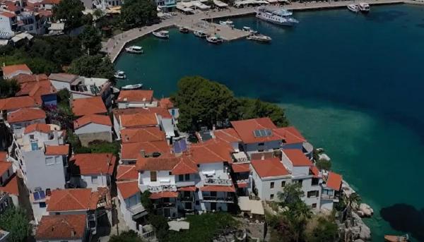 Skiathos, insula din Grecia unde te simţi ca în paradis şi distracţiile sunt pentru orice buzunar