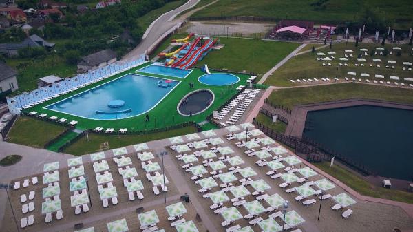 Prețuri de litoral în Parcul Balnear Toroc de la Dej, puternic afectat de pandemie. Tarife mai mari chiar şi cu 60%
