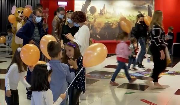 Vremea mohorâtă nu a oprit distracția de Ziua Copilului. Sălile de cinema au fost pline de copii veniți să-și vadă personajele preferate