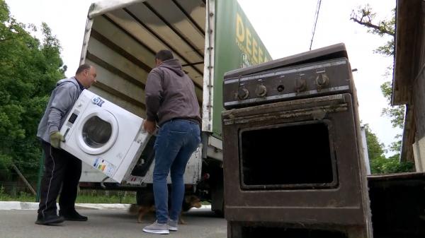 În Gorj a început cea mai mare campanie de colectare a deşeurilor electrice şi electrocasnice. Localnicii, răsplătiți cu vouchere