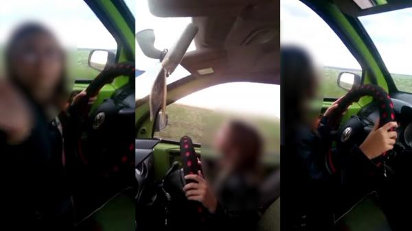 Fetiţă filmată la volan pe un drum din Dolj, în timp ce tatăl îi spune să accelereze: "Calcă pedala!"