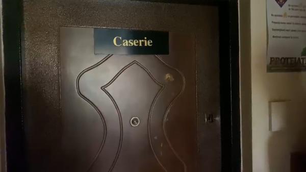 Jaf la pont, în Maramureş. Trei bărbaţi cu cagule au golit un seif de lemn al Ocolului Silvic, la o zi după ce a fost alimentat cu salariile muncitorilor